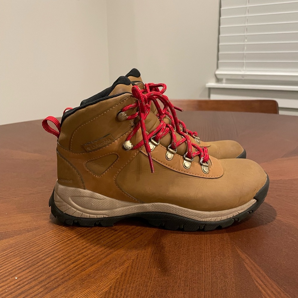 Columbia Waterproof Hiking Boots (Women’s size 7.5)